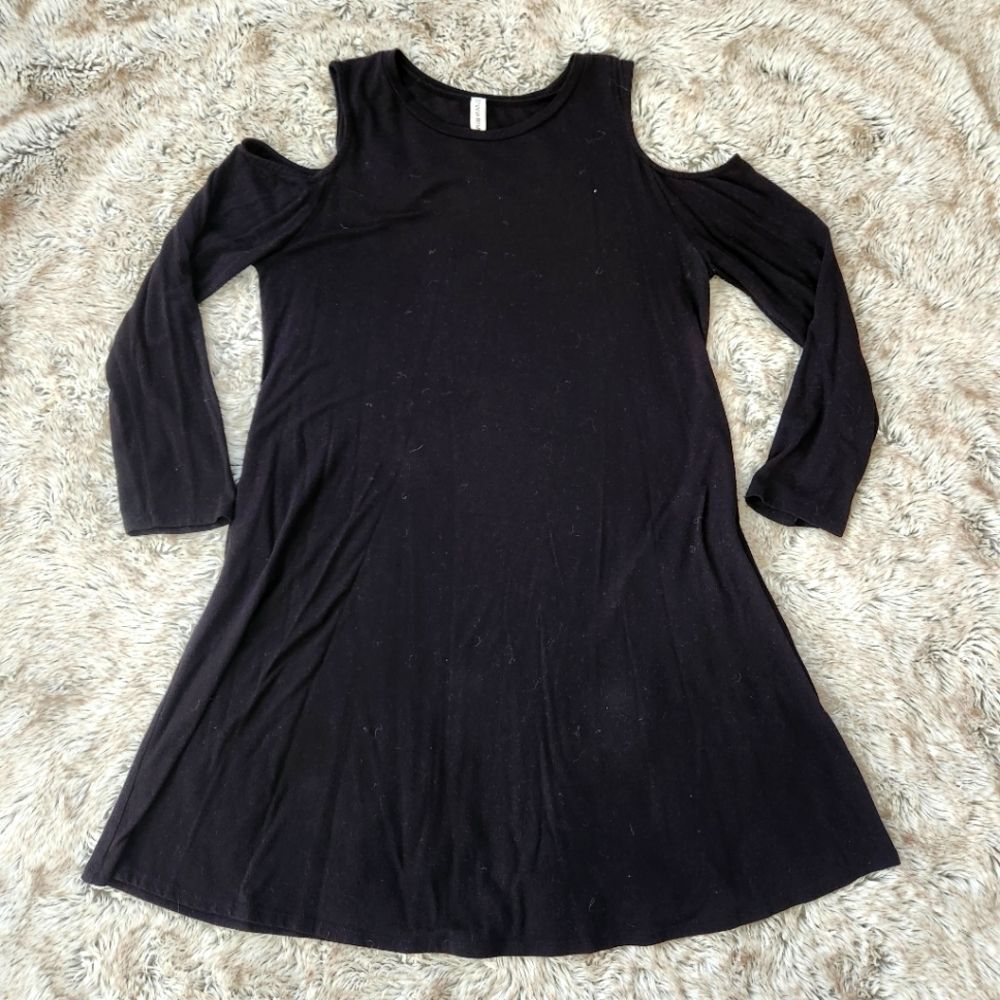 Zenana Premium Long Sleeve Cold Shoulder‎ Knee Length Black Dress Size Medium